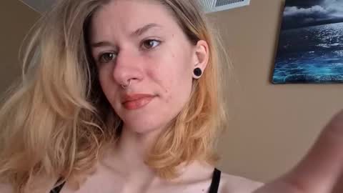 Ophelia online show from November 24, 2025, 3:01 pm