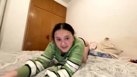 Snapshot of sulayspain chatting on December 5, 2025, 6:15 pm SulaySpain online show from December 5, 2025, 6:15 pm