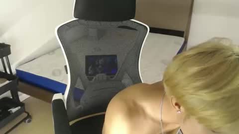 sultry_charls online show from September 29, 2025, 1:05 pm