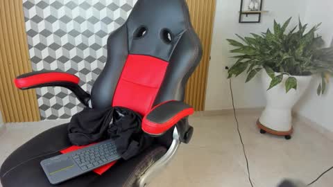 summer_______ online show from October 14, 2025, 3:57 pm