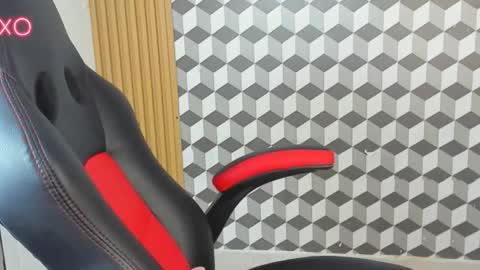 summer_______ online show from November 10, 2025, 6:51 pm