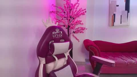 summer_miller online show from November 30, 2025, 11:25 am