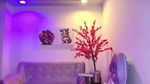summer_miller online show from April 28, 2026, 11:37 am