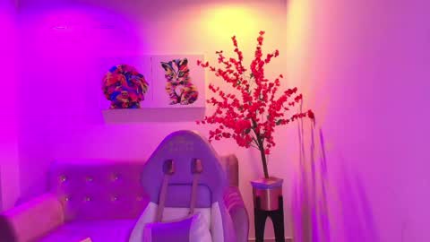 summer_miller online show from April 29, 2026, 11:36 am