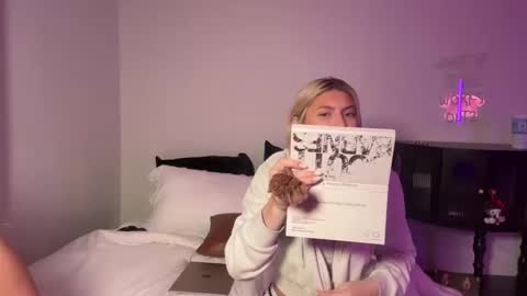 Snapshot of summerclarke2 chatting on September 29, 2025, 7:30 pm summerclarke2 online show from September 29, 2025, 7:30 pm