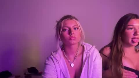 Snapshot of summerclarke2 chatting on October 2, 2025, 10:11 am summerclarke2 online show from October 2, 2025, 10:11 am