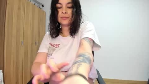 Summer online show from December 22, 2025, 7:11 pm