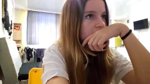 Snapshot of sundaywalken chatting on November 15, 2025, 2:31 am Lia online show from November 15, 2025, 2:31 am