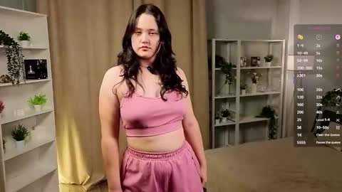 Kiki online show from November 29, 2025, 11:02 am