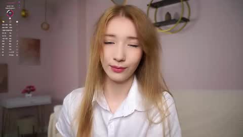 Lily online show from September 28, 2025, 1:38 pm