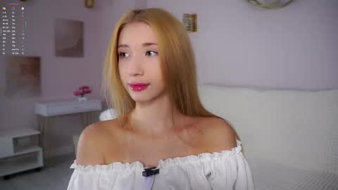 Lily online show from November 29, 2025, 2:42 pm