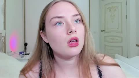 Vanessa online show from November 7, 2025, 12:27 pm