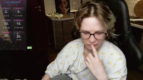 Snapshot of sunny_mood chatting on June 4, 2026, 2:28 am sunny mood online show from June 4, 2026, 2:28 am