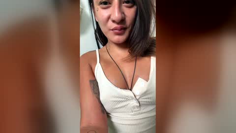 sunnybluee online show from May 31, 2026, 1:07 pm