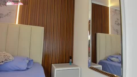  S U N N Y online show from November 21, 2025, 2:49 pm