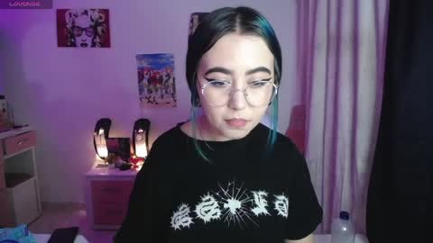 Snapshot of sunset_pienk chatting on May 27, 2026, 5:04 am Sunset online show from May 27, 2026, 5:04 am