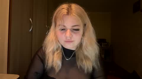 sunshinyflash online show from November 24, 2025, 4:40 pm