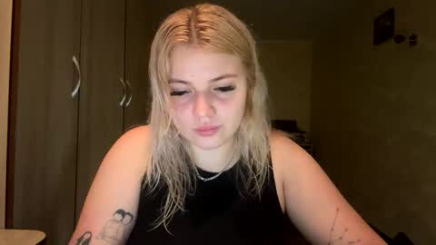 sunshinyflash online show from November 27, 2025, 3:47 pm