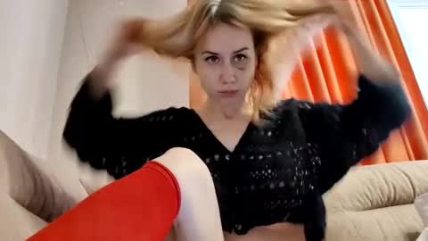 Snapshot of supereasyx chatting on February 1, 2025, 7:57 am Annie online show from February 1, 2025, 7:57 am