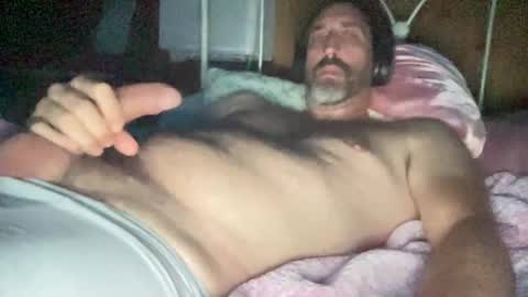 Snapshot of surfguy82 chatting on September 11, 2025, 3:50 am SurfGuy82 online show from September 11, 2025, 3:50 am