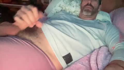 Snapshot of surfguy82 chatting on October 17, 2025, 4:37 am SurfGuy82 online show from October 17, 2025, 4:37 am