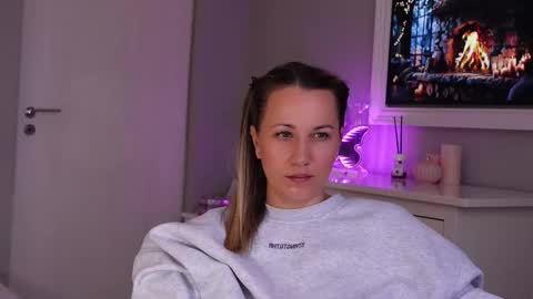 SusanJewel online show from November 10, 2025, 8:02 am