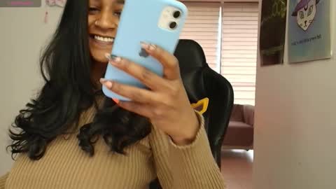 Snapshot of susanrhodes_ chatting on October 12, 2025, 11:31 am Susan Rhodes online show from October 12, 2025, 11:31 am