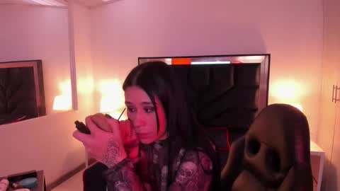 susanvilla online show from November 3, 2025, 6:20 pm