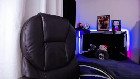 Susanyrosa online show from April 6, 2026, 4:32 am