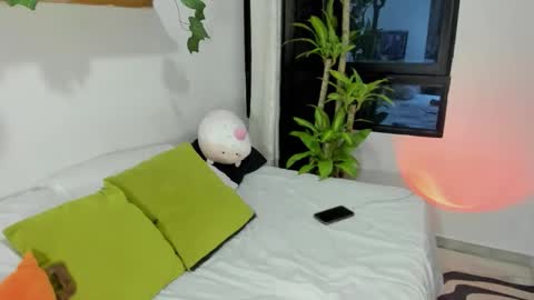 SusieGlass online show from February 18, 2026, 5:25 am