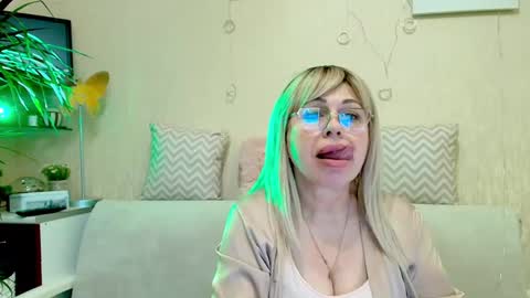 Snapshot of susienoreen chatting on March 7, 2025, 2:04 am SusieNoreen online show from March 7, 2025, 2:04 am