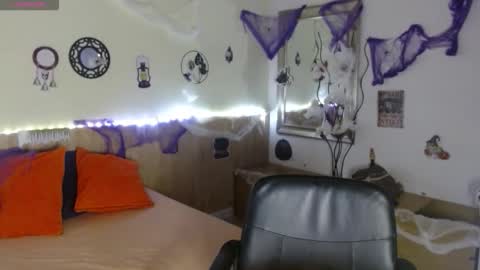 Snapshot of suxxxy_ chatting on October 31, 2025, 2:07 pm Suxxxy online show from October 31, 2025, 2:07 pm