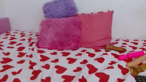 suzan_30 online show from November 26, 2025, 8:21 pm