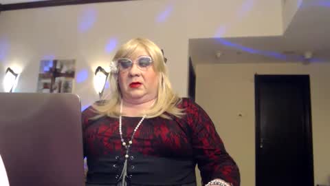 Snapshot of suzannebanci chatting on December 13, 2024, 6:16 pm My name is Sissy or more fully Suzanna Aprilia Maria Mariquita Catarina Chinita Banci. Soy una puta - que chimba ladybug online show from December 13, 2024, 6:16 pm