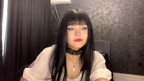 EmilySuonn online show from April 20, 2026, 5:21 am