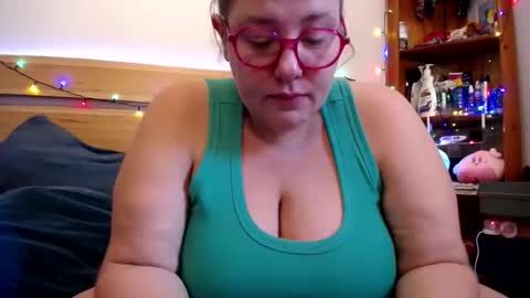 suzie stardust online show from February 17, 2026, 12:40 am