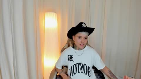 Snapshot of suzu_wolf chatting on October 17, 2025, 4:15 am suzu_wolf online show from October 17, 2025, 4:15 am