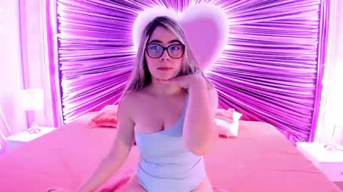 suzylee_ online show from April 26, 2026, 3:37 am