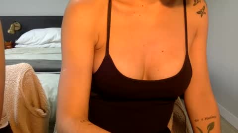 Snapshot of suzysummerrrrrrrrr chatting on January 6, 2025, 12:02 pm The real sugar baby Suzy Summer online show from January 6, 2025, 12:02 pm