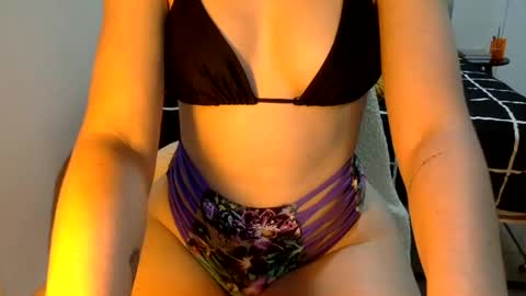 Snapshot of suzysummerrrrrrrrr chatting on February 15, 2025, 8:11 pm The real sugar baby Suzy Summer online show from February 15, 2025, 8:11 pm