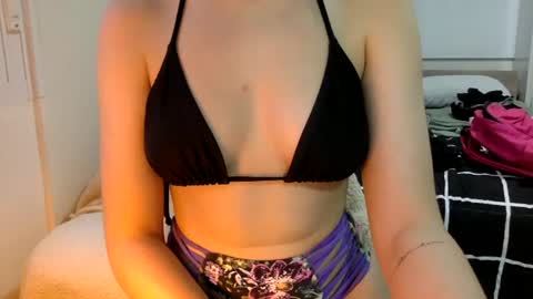 Snapshot of suzysummerrrrrrrrr chatting on March 6, 2025, 12:52 pm The real sugar baby Suzy Summer online show from March 6, 2025, 12:52 pm