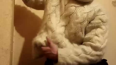 Snapshot of sweaterboy666 chatting on December 19, 2024, 6:23 pm sweaterboy666 online show from December 19, 2024, 6:23 pm