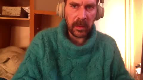 Snapshot of sweaterboy666 chatting on January 27, 2025, 10:06 am sweaterboy666 online show from January 27, 2025, 10:06 am