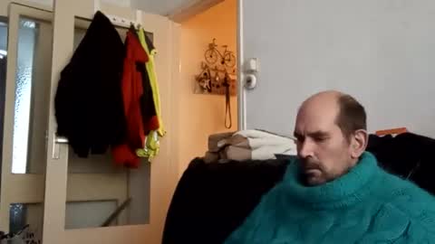 Snapshot of sweaterboy666 chatting on October 28, 2025, 11:25 am sweaterboy666 online show from October 28, 2025, 11:25 am