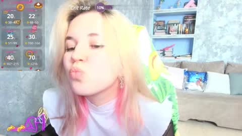 Snapshot of sweeet_bee chatting on February 25, 2025, 4:57 am Melisa online show from February 25, 2025, 4:57 am