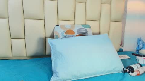 Amye  online show from November 26, 2025, 7:15 pm