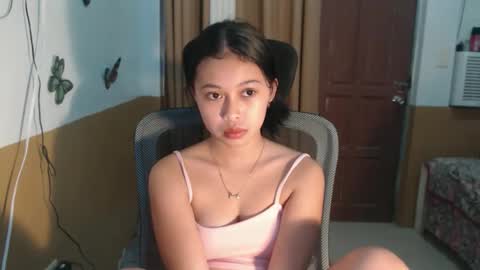 sweet_angela0701 online show from September 12, 2025, 3:23 pm