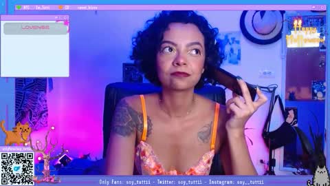 Snapshot of sweet_bluee chatting on September 28, 2025, 10:26 pm Tutti online show from September 28, 2025, 10:26 pm