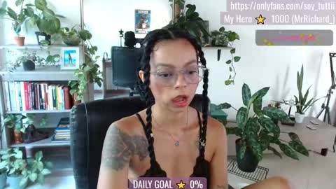 Snapshot of sweet_bluee chatting on May 20, 2026, 2:56 pm Tutti online show from May 20, 2026, 2:56 pm