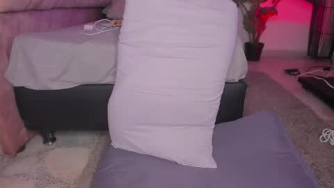 Chelsy  online show from April 17, 2026, 4:54 pm